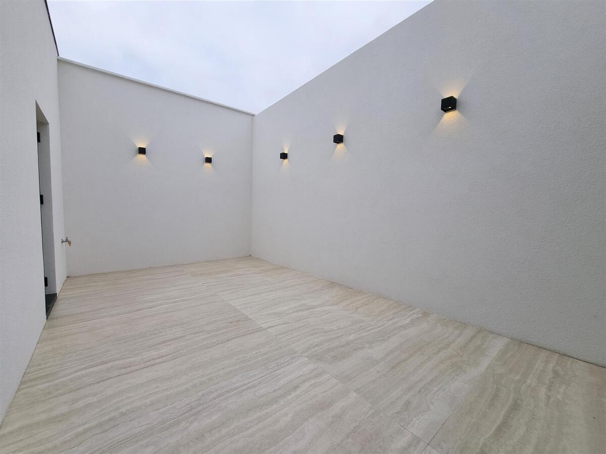 Subliem gerenoveerde woning met 5 slaapkamers &amp; 3 badkamers - Heist 