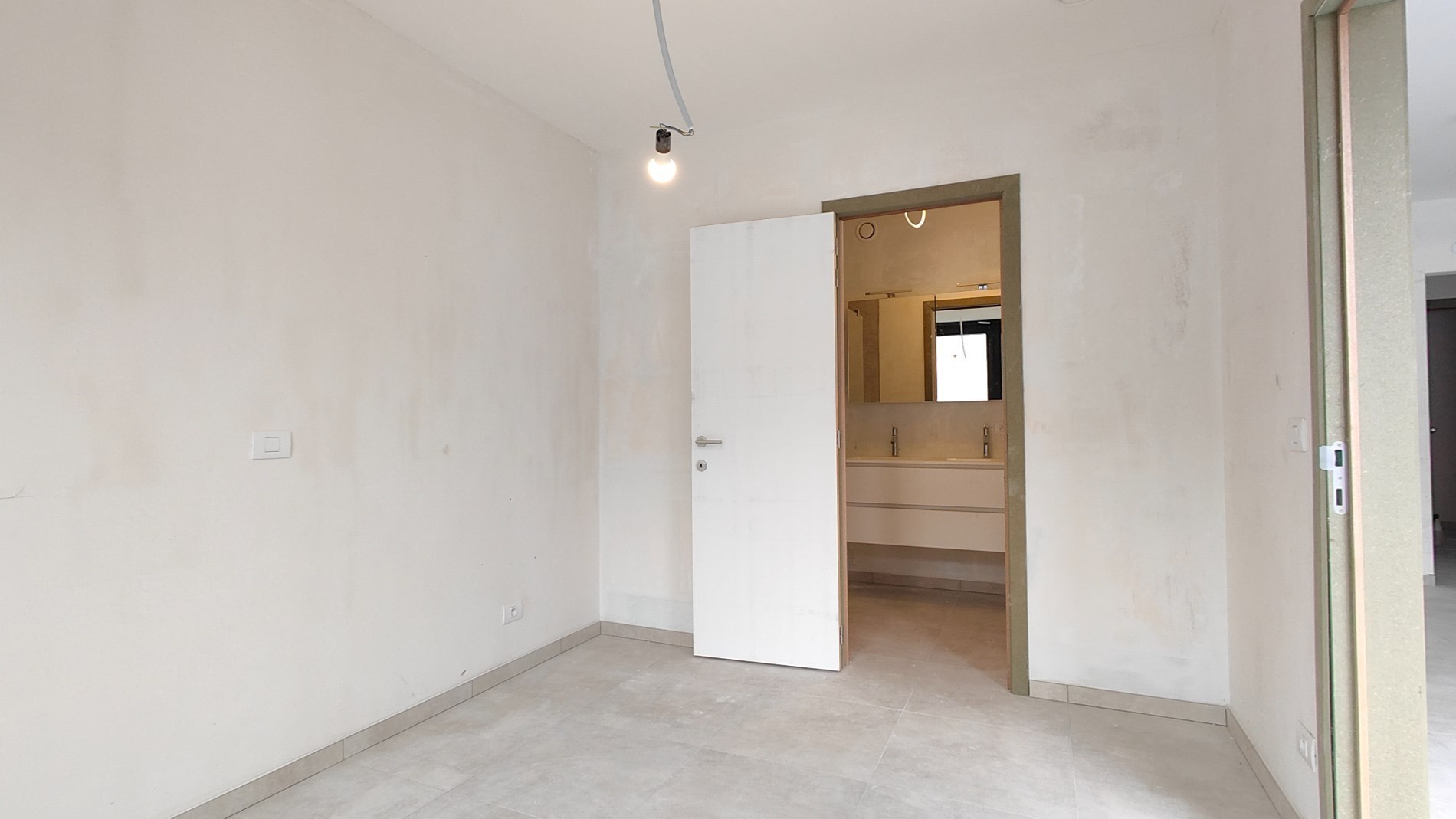 Modern appartement met 1 slaapkamer en ondergrondse autostaanplaats in het centrum van Ardooie 