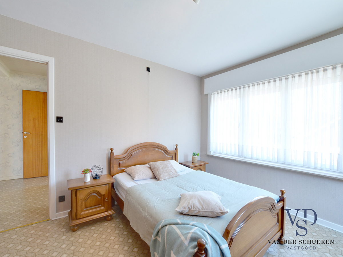 Degelijke woning met tuin en afz. garage. 