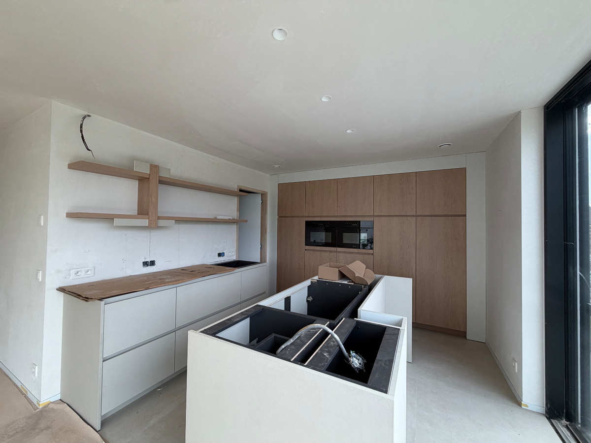 Ruime nieuwbouwwoning met terras en tuin. 