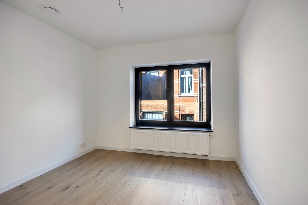 Volledig gerenoveerde woning met 3 slaapkamers, 2 badkamers en tuin in Tienen! – EPC A - bewoonbare opp. 139 m² 