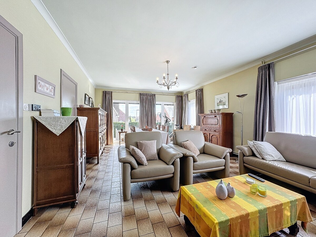 Residentieel gelegen hoekwoning nabij centrum Zottegem 