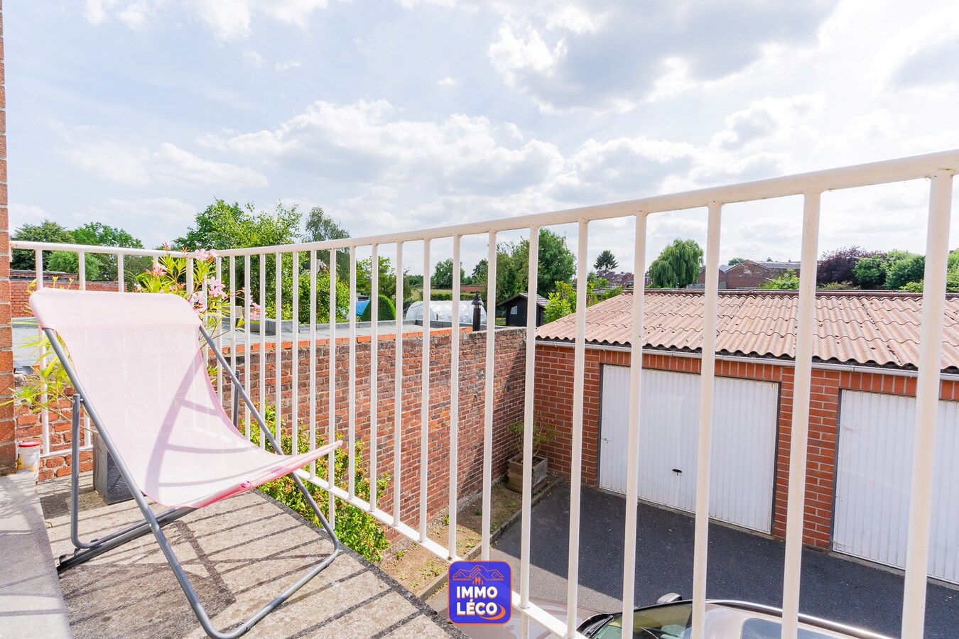 Appartement "Triplex" avec 3 garages, dans le centre du village de Luingne ! 