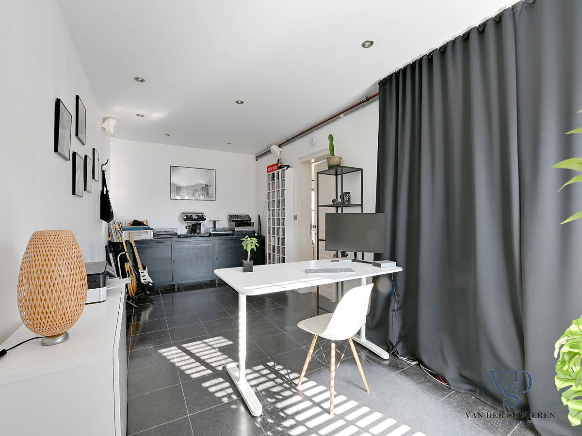 Prachtig gerenoveerde Herenwoning met zwembad te Gavere. 