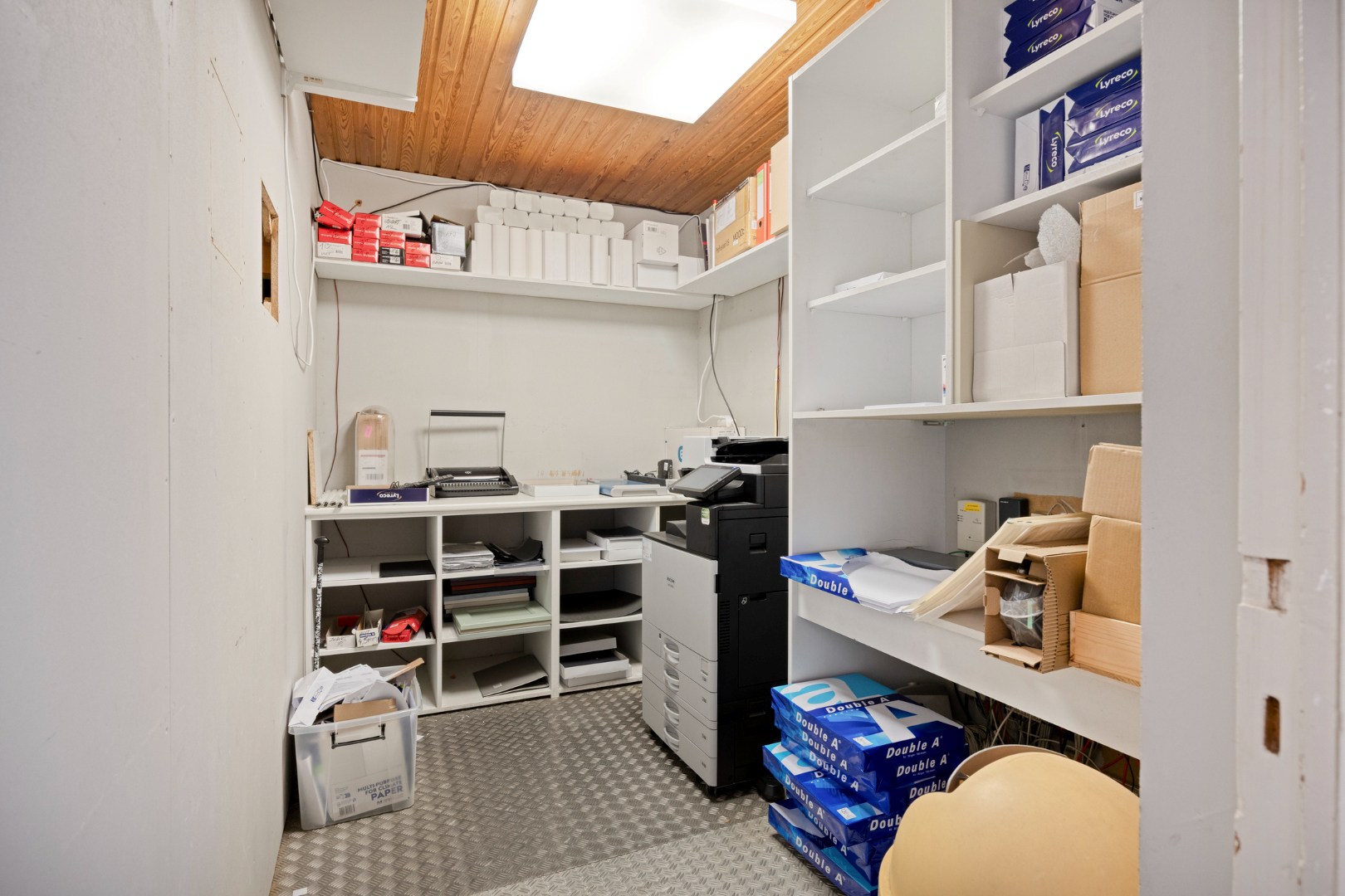 Zeer goed gelegen handelspand van Ca. 880m2 te huur! 