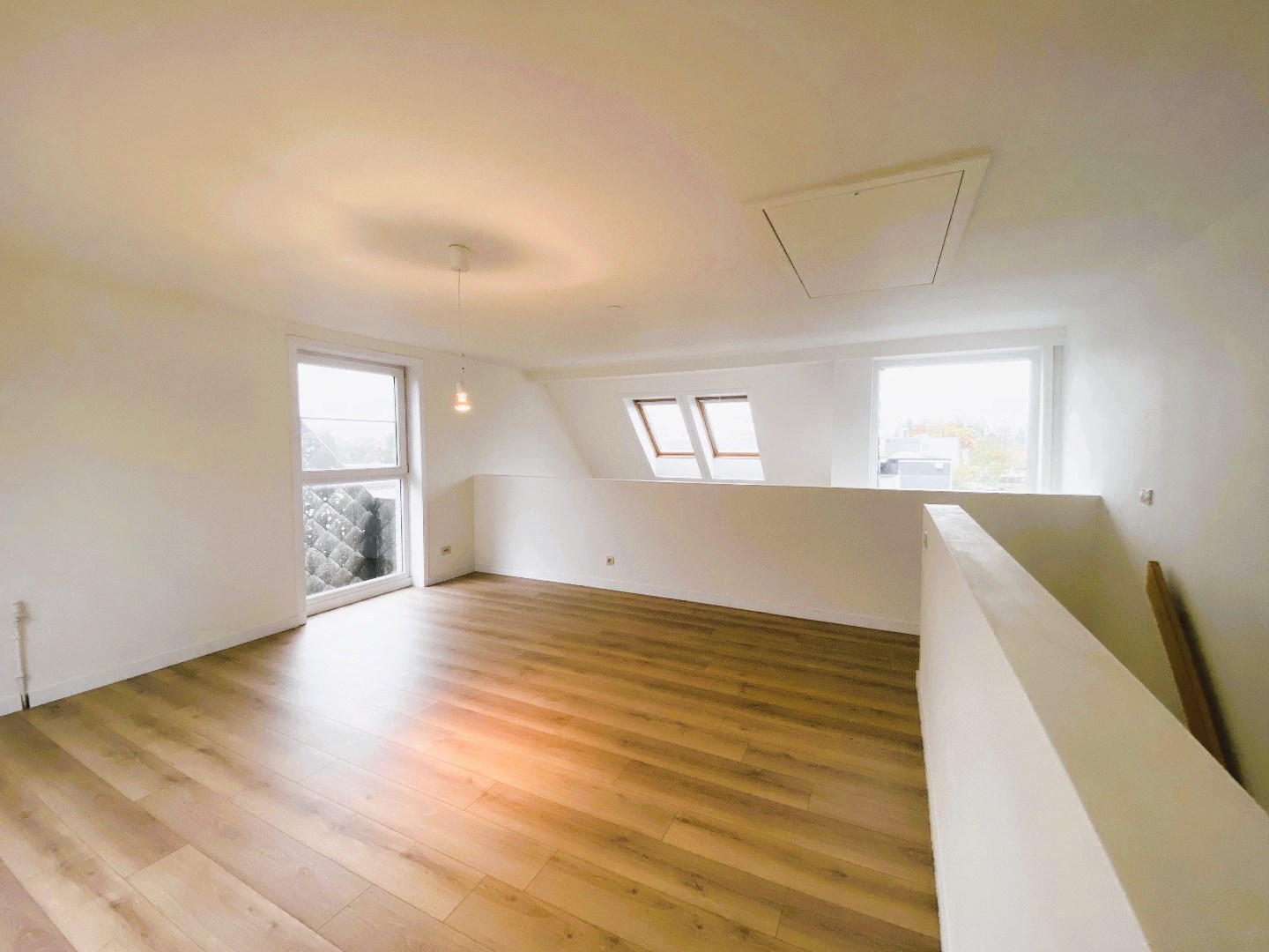 Moderne verhuurde loft-woning met dakterras in hartje Desselgem! 