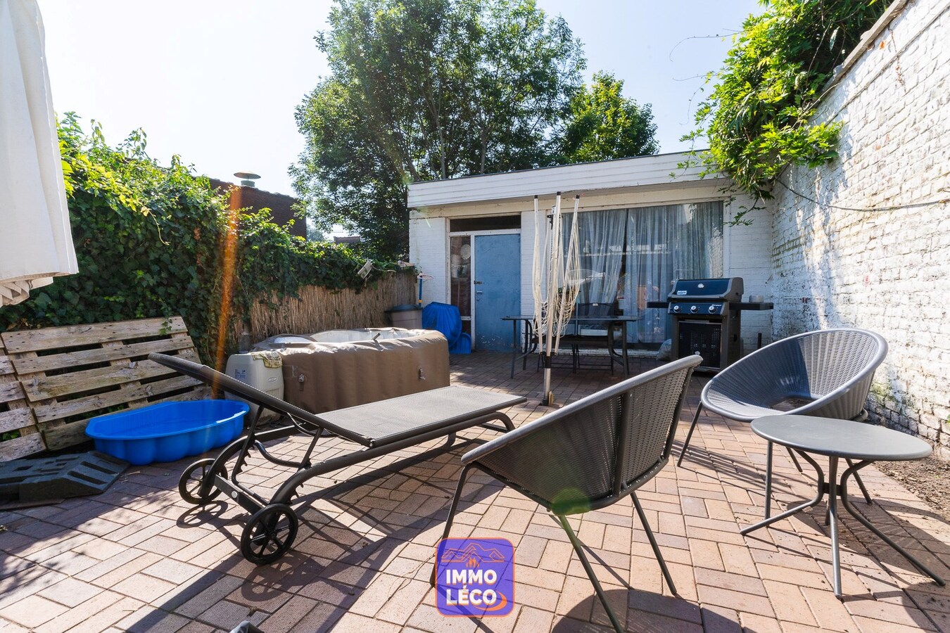 Maison de commerce avec habitation et jardin, EN PLEIN CENTRE-VILLE ! 