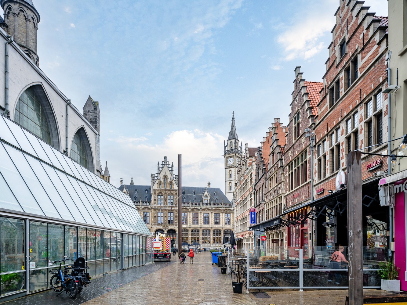 2 slaapkamer appartement met zicht op Korenmarkt en de Sint-Niklaaskerk 