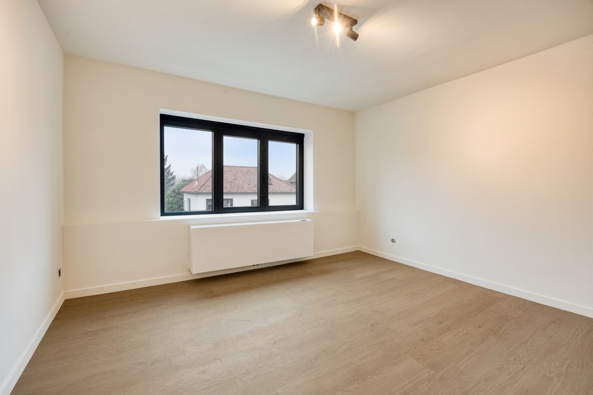 Volledig gerenoveerde halfopen bebouwing met 3 slaapkamers, tuin, terras en garage in Kumtich! – EPC 95 kWh/m² - bewoonbare opp. 153 m² 