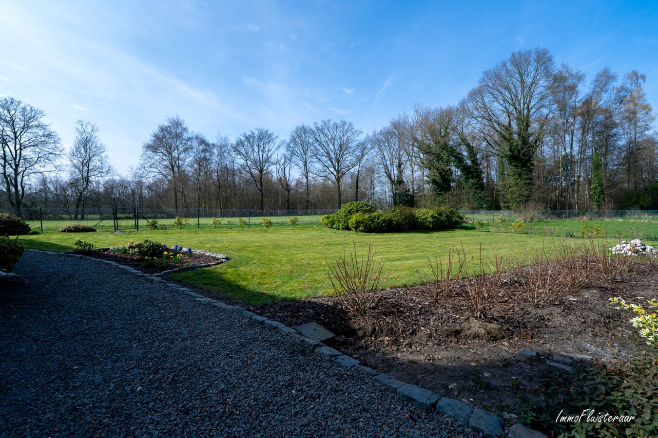 Statige woning met opslagruimte en stalgebouw op ca. 11.391 m2 te Geel 