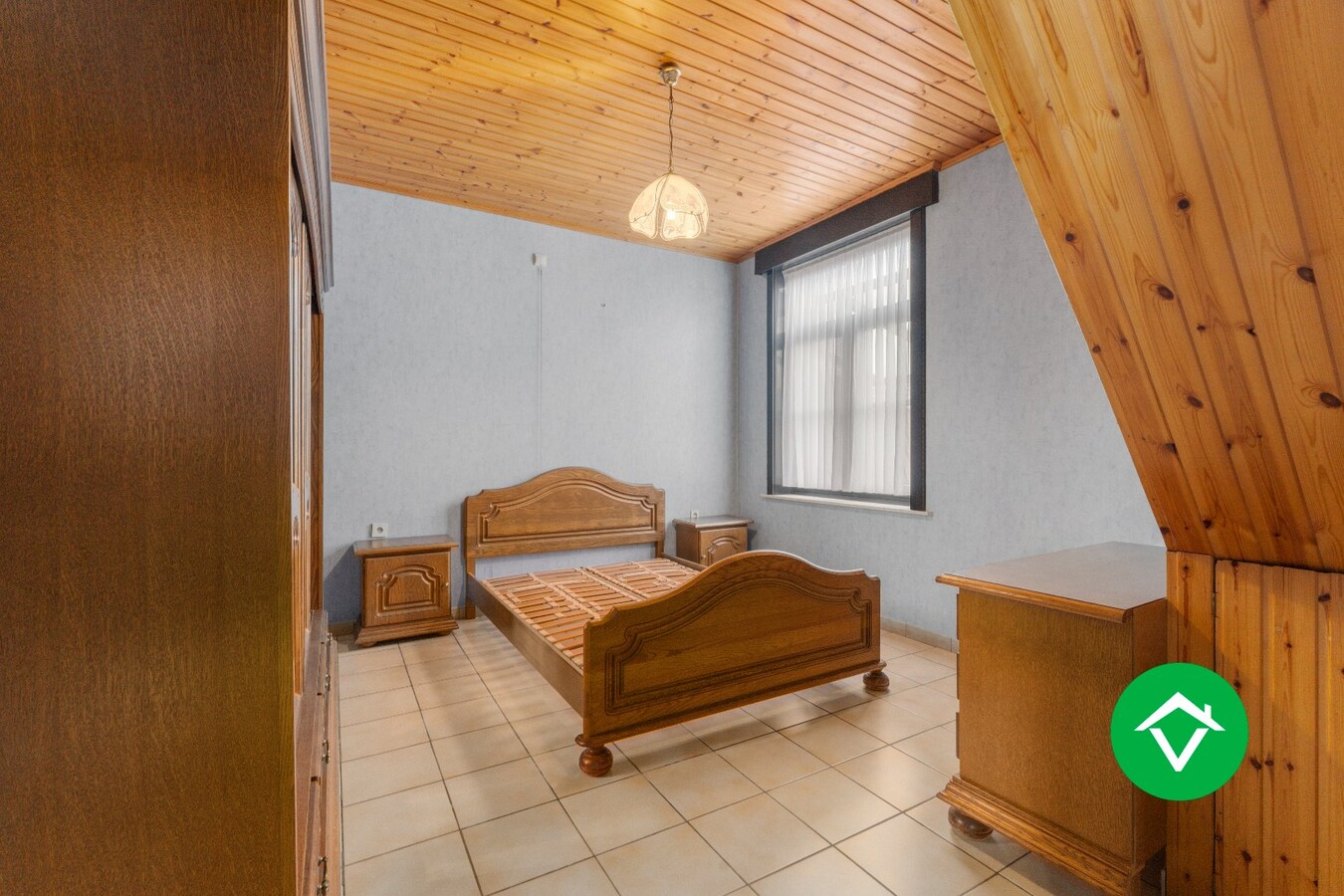 Ruime woning met 5 slaapkamers, diepe tuin en garage te Staden 