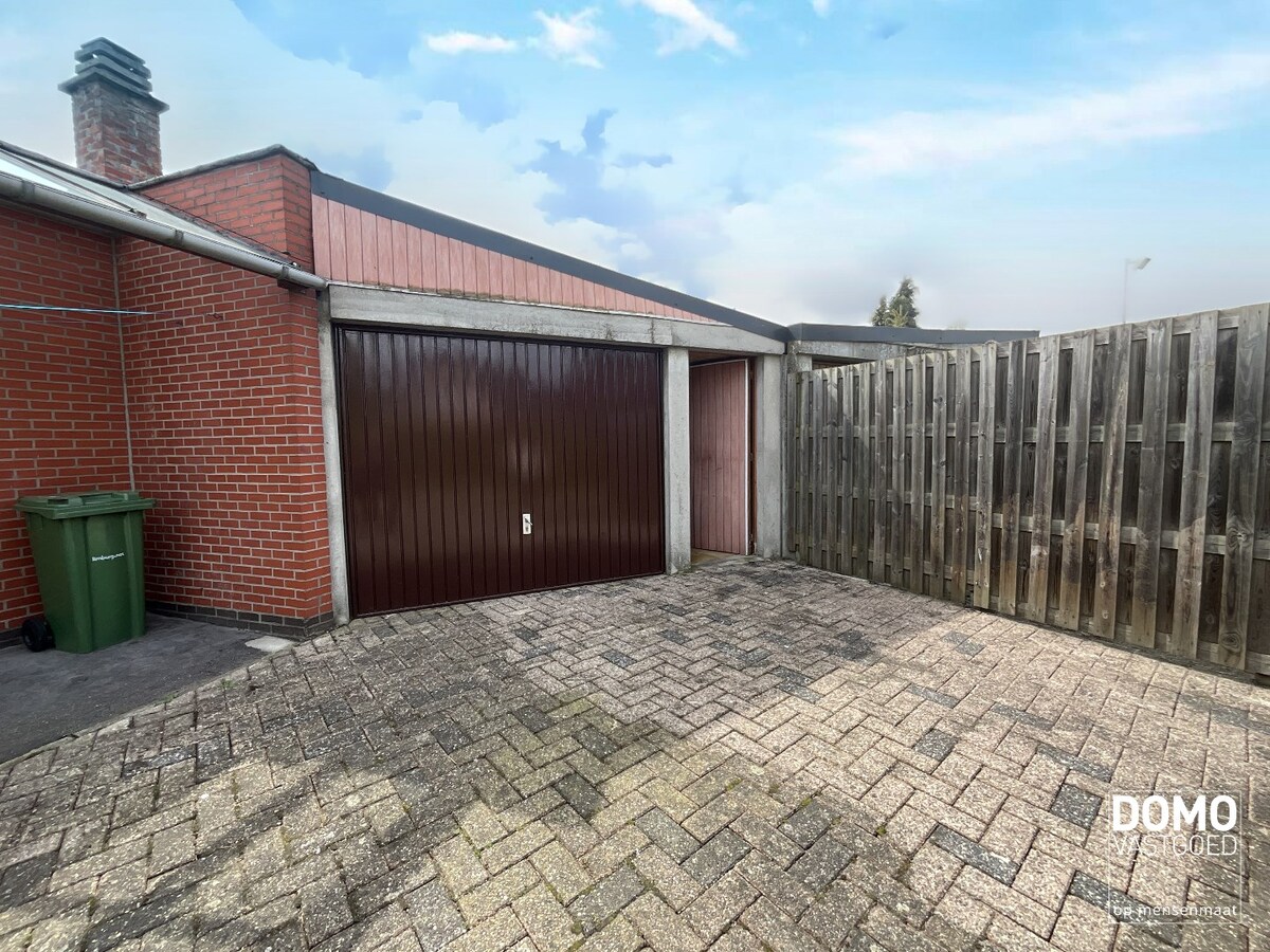 WONING MET GARAGE EN 1 SLAAPKAMER TE KERMT 