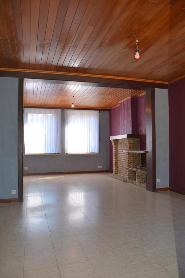 Ruime woning met grote opslagplaats/loods en zonnige tuin 