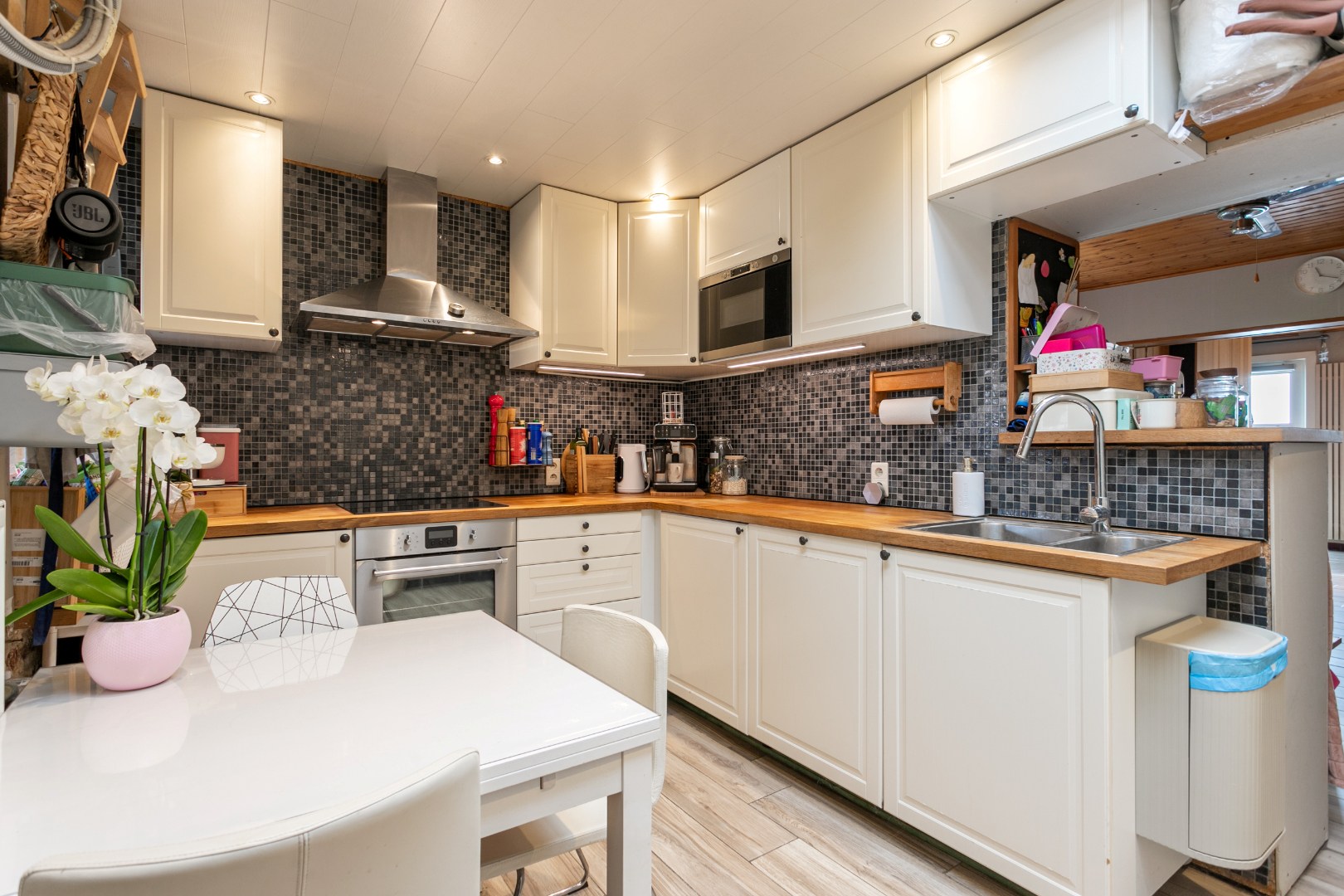 Op te frissen 3-gevel woning 