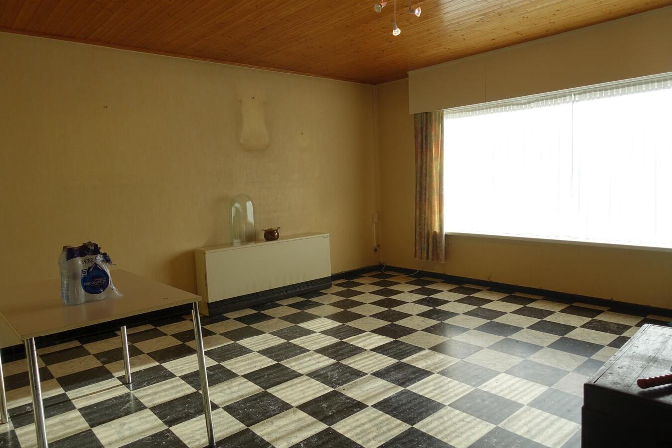 Degelijke rijwoning met garage en grote tuin 