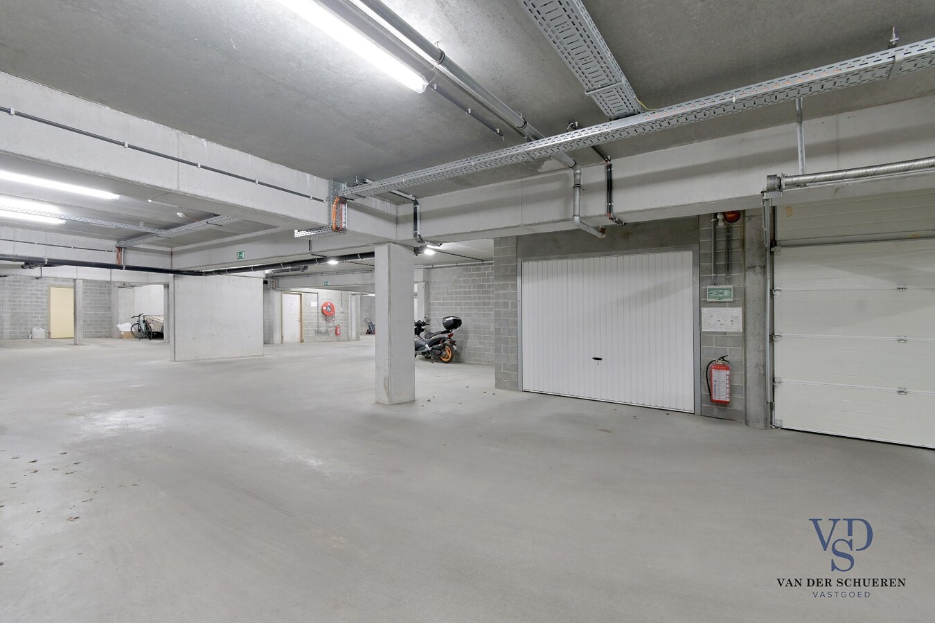 Lichtrijk appartement mét ondergrondse garage en berging. 