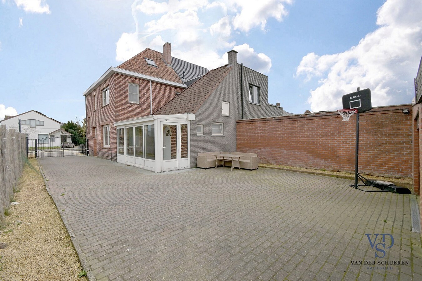 Degelijke Half Open Bebouwing 