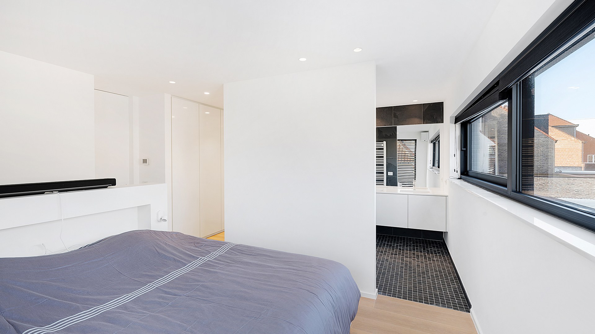 Centraal gelegen 3-gevelwoning in hedendaagse stijl – Bouwjaar 2014 