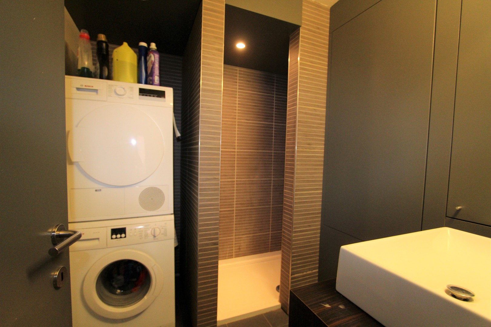 MODERN APPARTEMENT MET MOOI EN RUSTIG TERRAS 