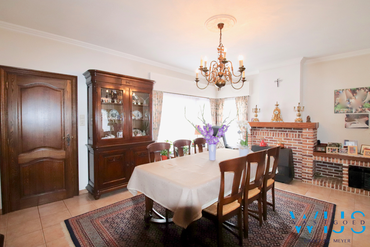 Stevige gezinswoning op SUPER locatie te Eeklo! 