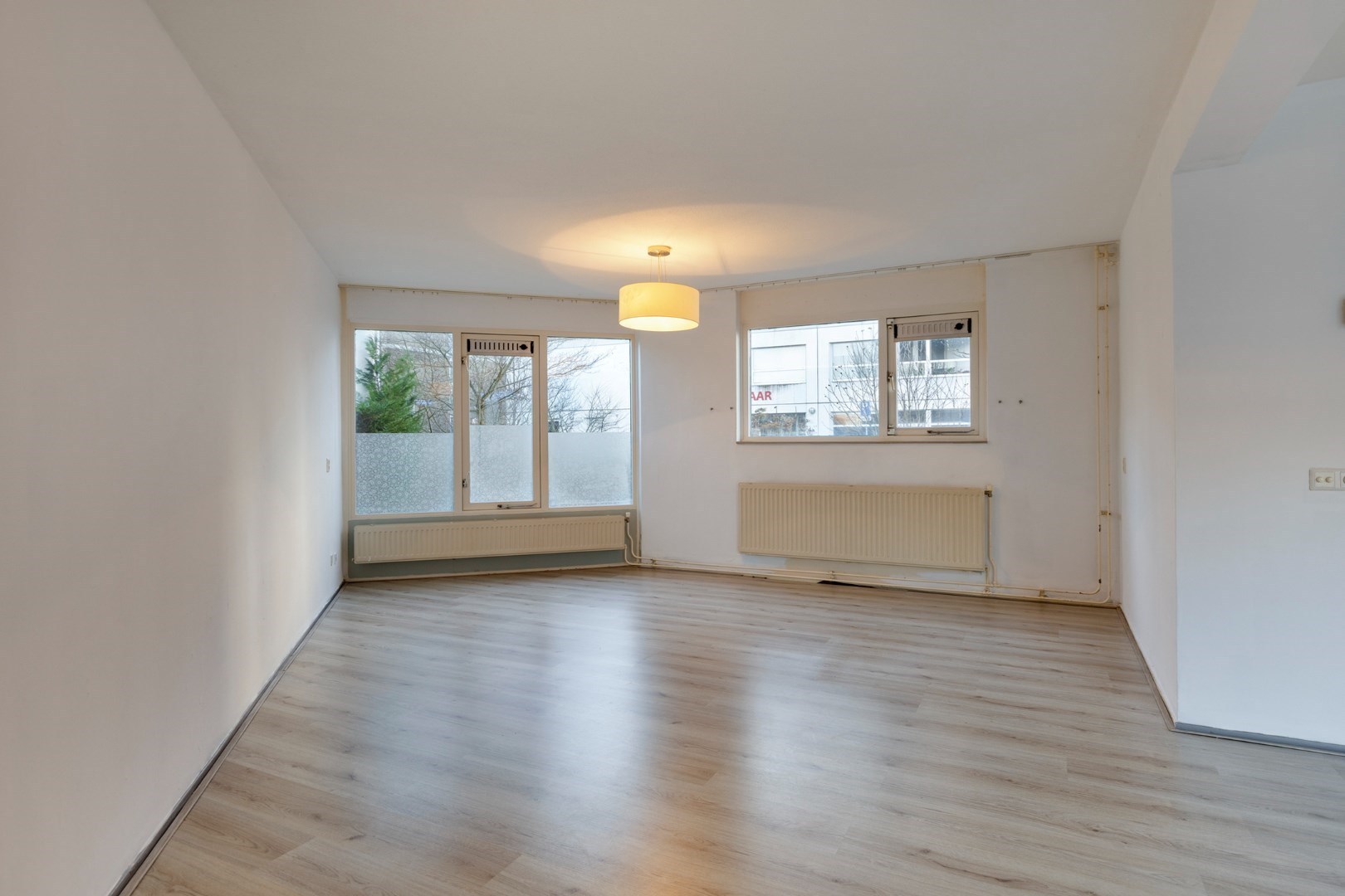 Royale hoek-eengezinswoning met 155 m² wooncomfort en 5 kamers, riante tuin en dakterras. 