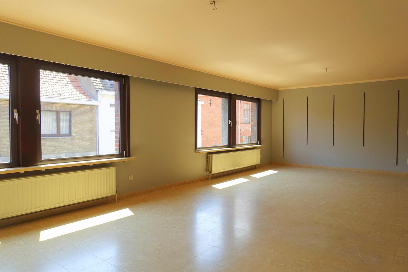 Zéér ruim appartement in centrum Jabbeke 