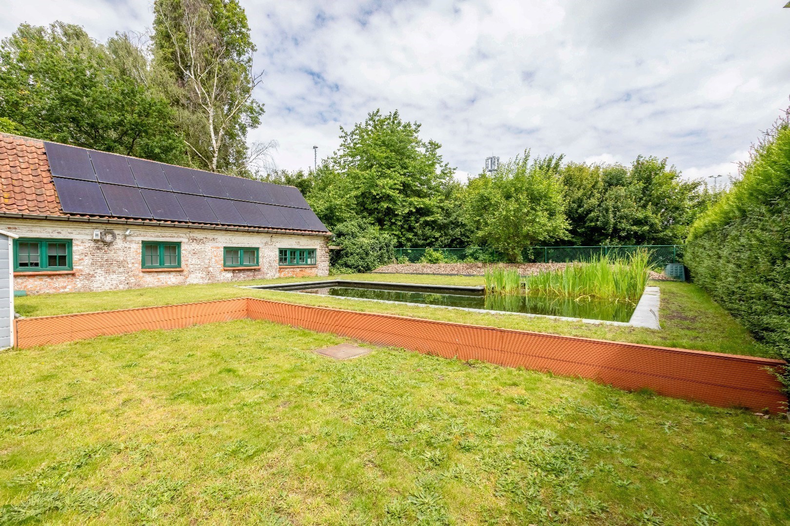 Ruime woning (369m²) met 4 slp. en in te vullen praktijk (onderaan) 