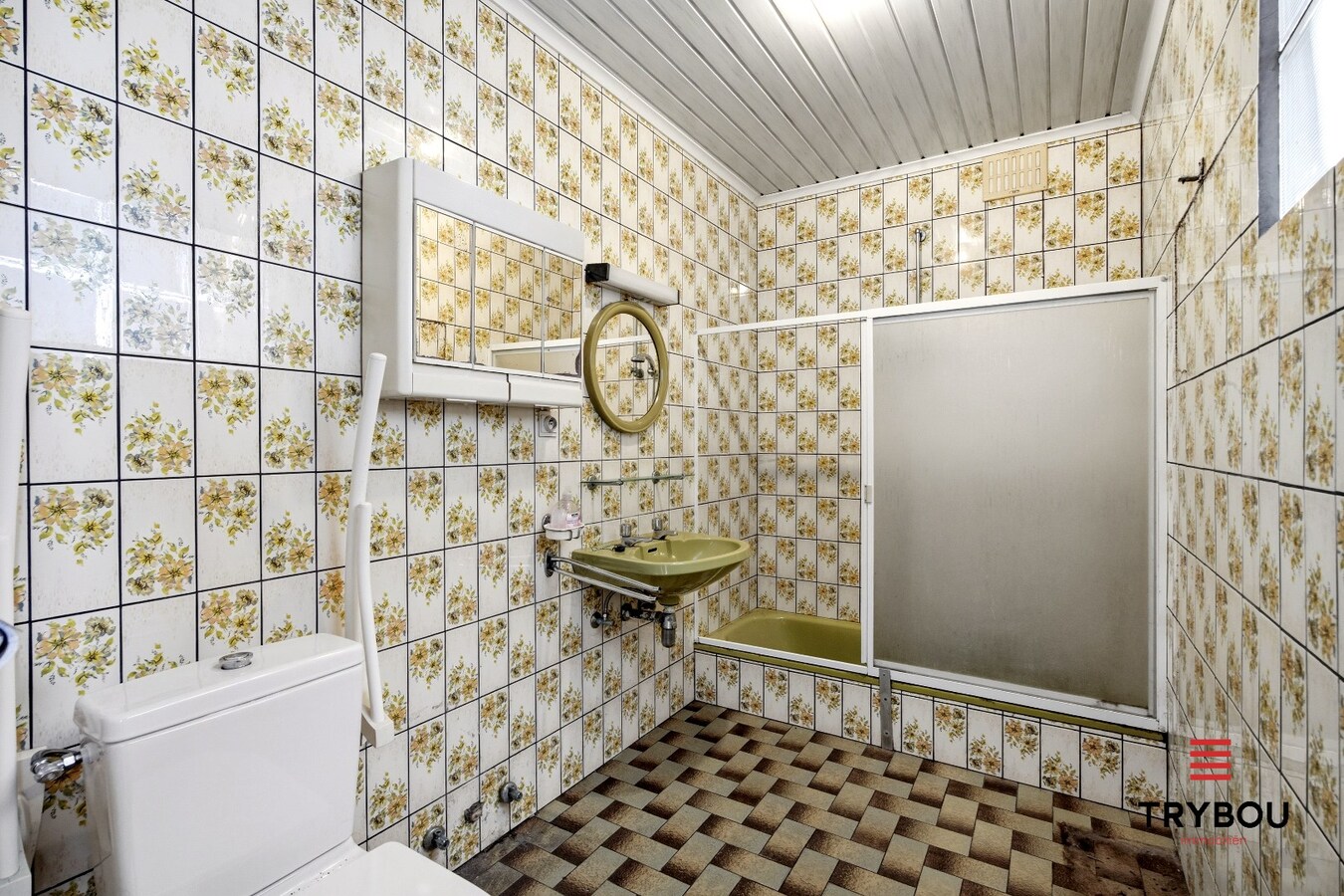 Te renoveren ruime halfopen bebouwing op een perceel van 1491m² met 7 slaapkamers! 