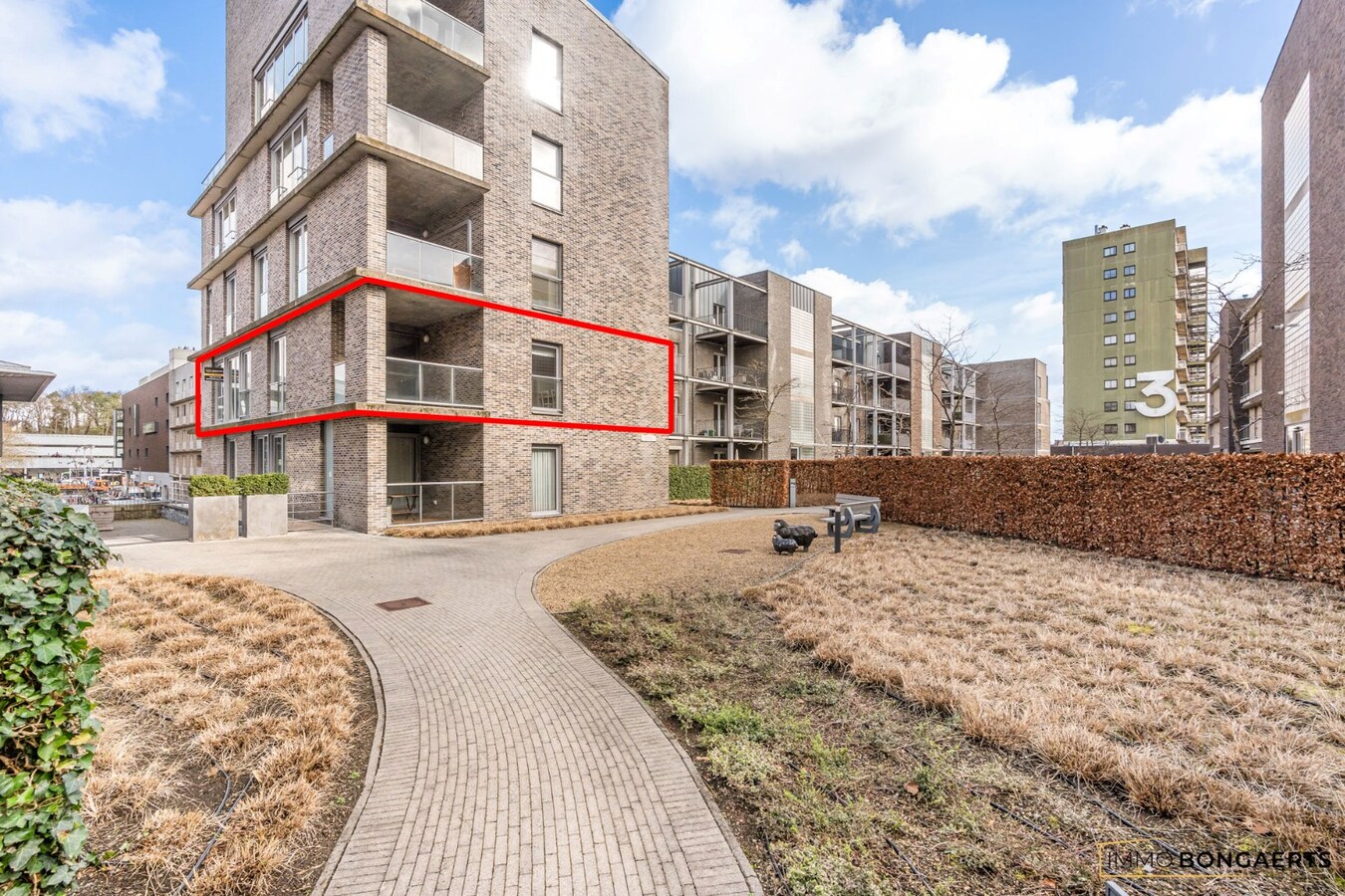 Ruim appartement met zicht op het stadsplein in het centrum van Genk 