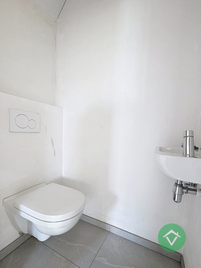 Volledig nieuwe woning met 4 slaapkamers en diepe tuin te Wijnendale 