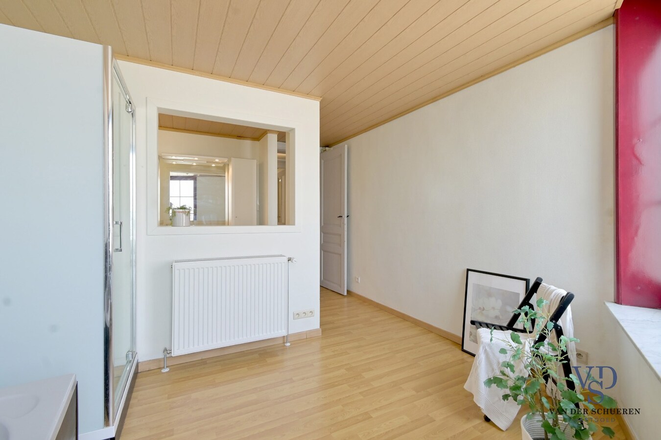 Ruime 3 slpk-woning met garage en tuin. 
