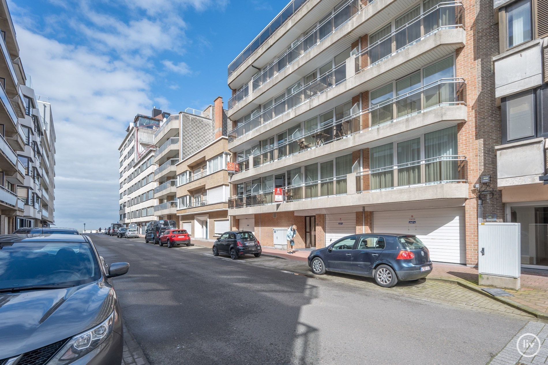 Mogelijkheid tot aankoop van een dubbele auto-staanplaats op wandelafstand van de Zeedijk-Albertstrand. 