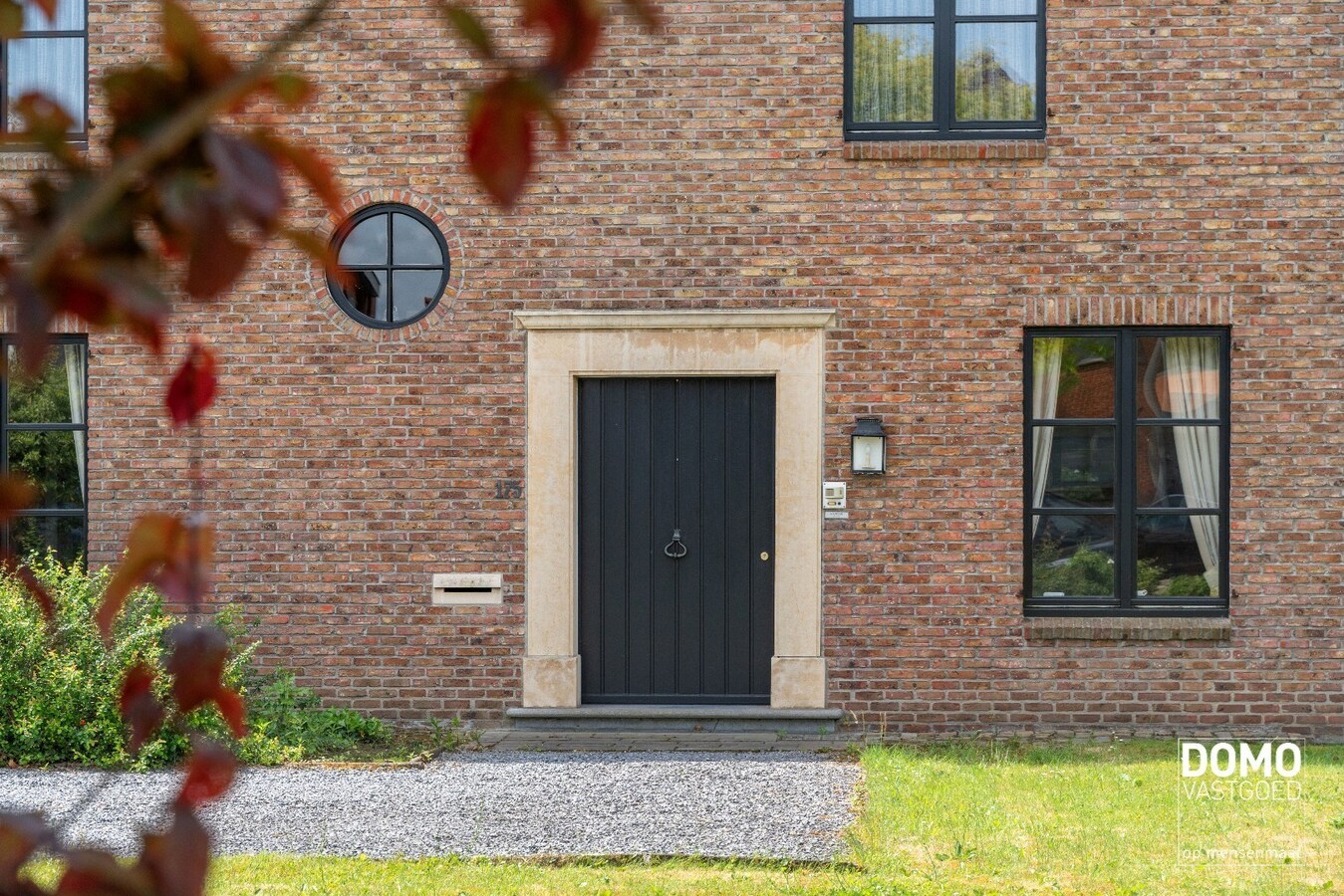 Exclusieve statige open bebouwing met zuid gerichte tuin in het centrum van Kermt (Hasselt) 