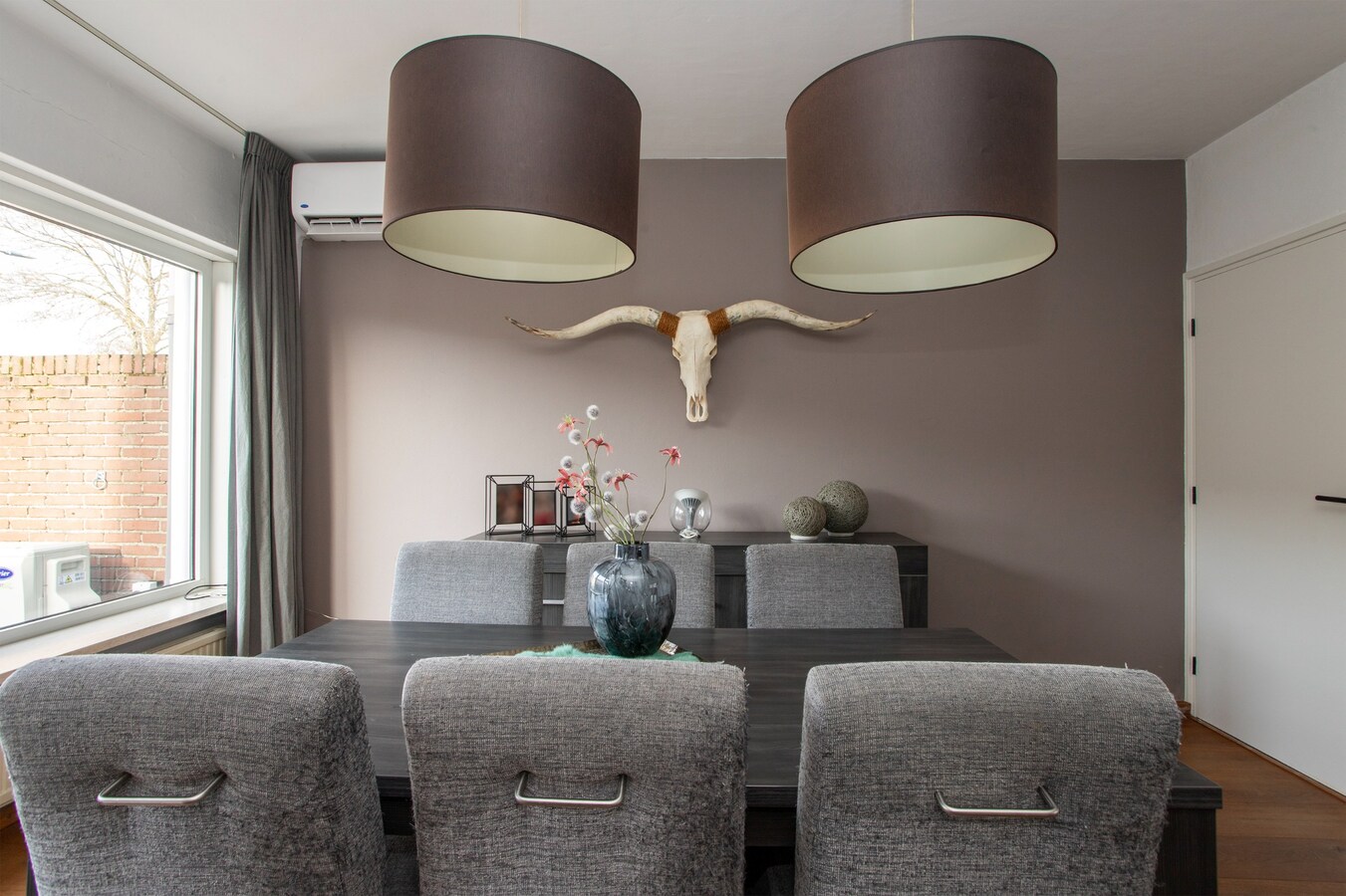 Instapklare tussenwoning waar comfort, ruimte en een fijne woonomgeving samenkomen. 