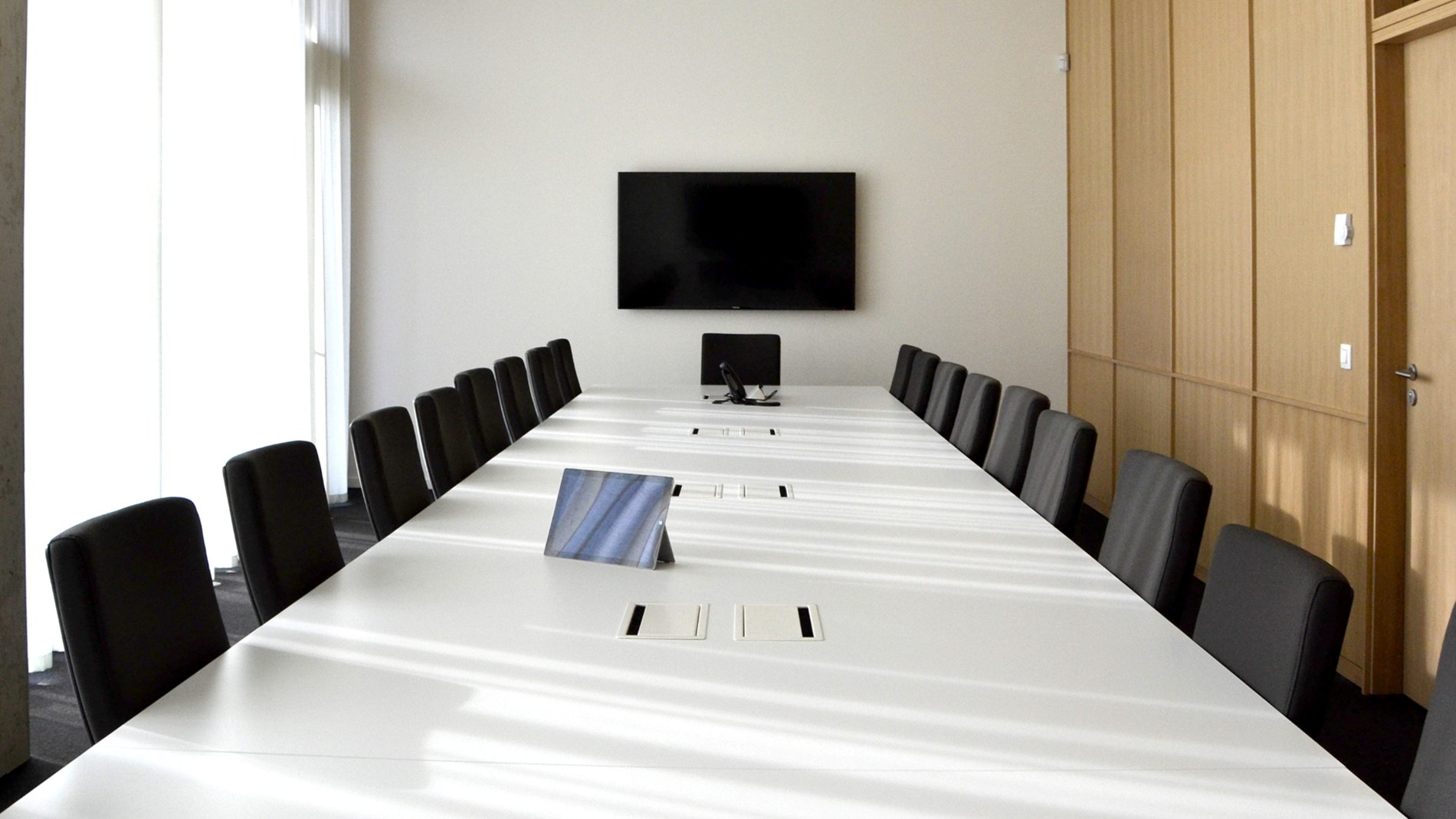 Duurzaam kantoorgebouw met faciliteiten aan R14 in Geel