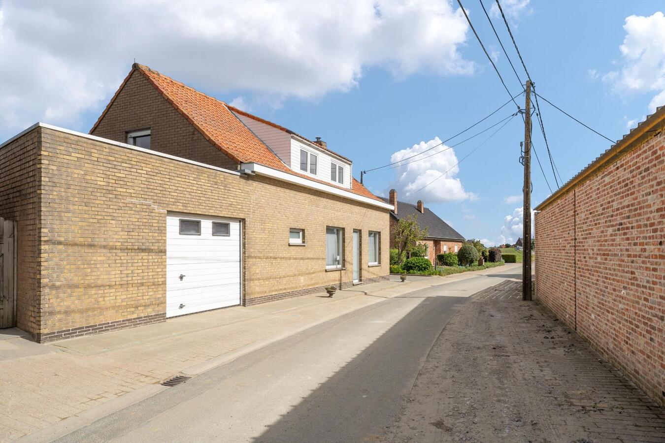 Landelijk gelegen, ruime woning op perceel van 555m² 