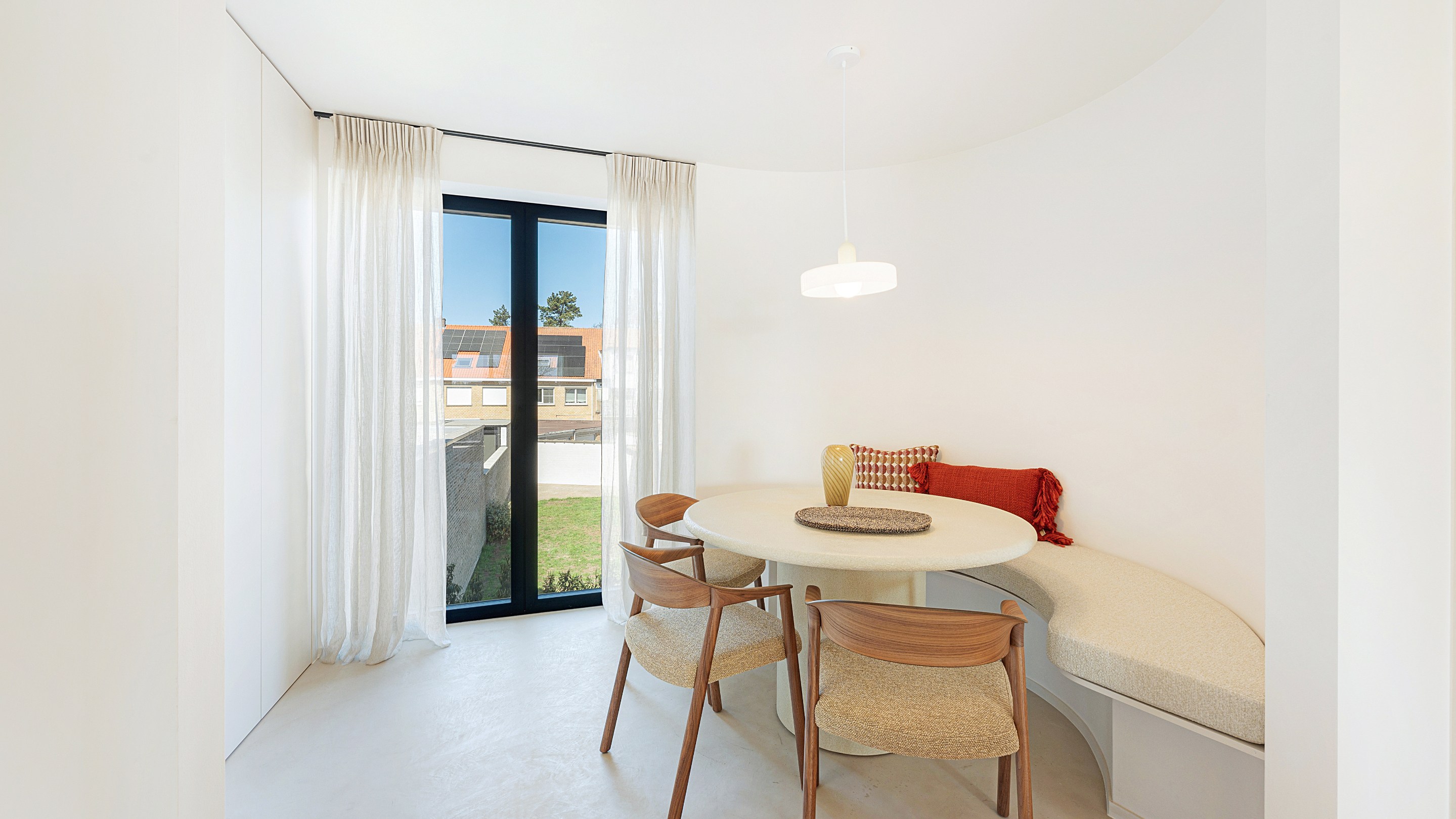 Top afgewerkte nieuwbouwwoning met 4 slaapkamers in het oude Knokke. 