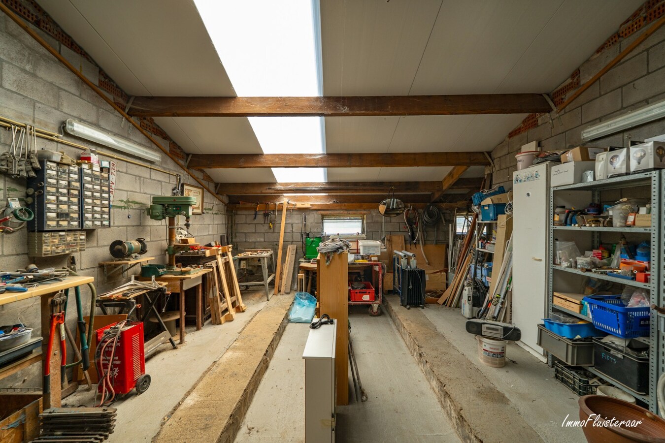 Unieke eigendom met paardenaccommodatie op 33.647 m² in Menen 