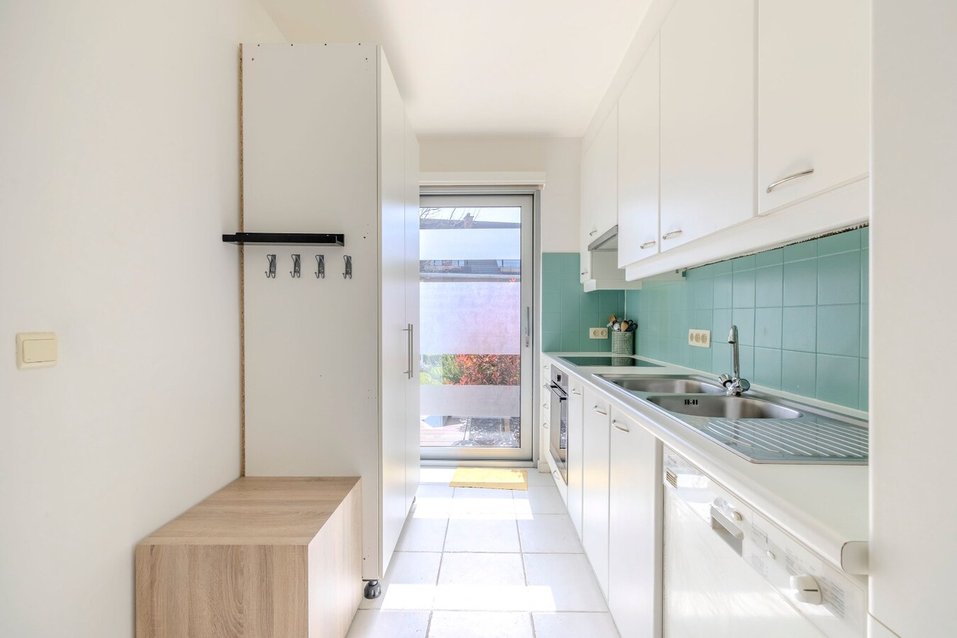 Instapklaar gelijkvloers met 2 slpks en garagebox 