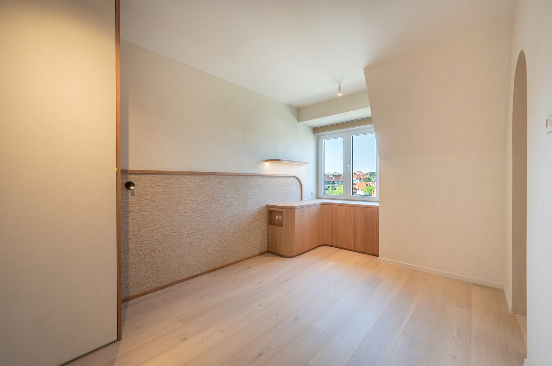 Klassevol appartement gelegen in een charmante villaresidentie in het Zoute. 