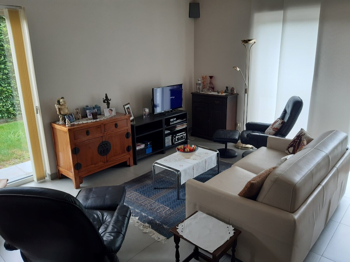 Recente, eigentijdse villa in doodlopende verkaveling ! 