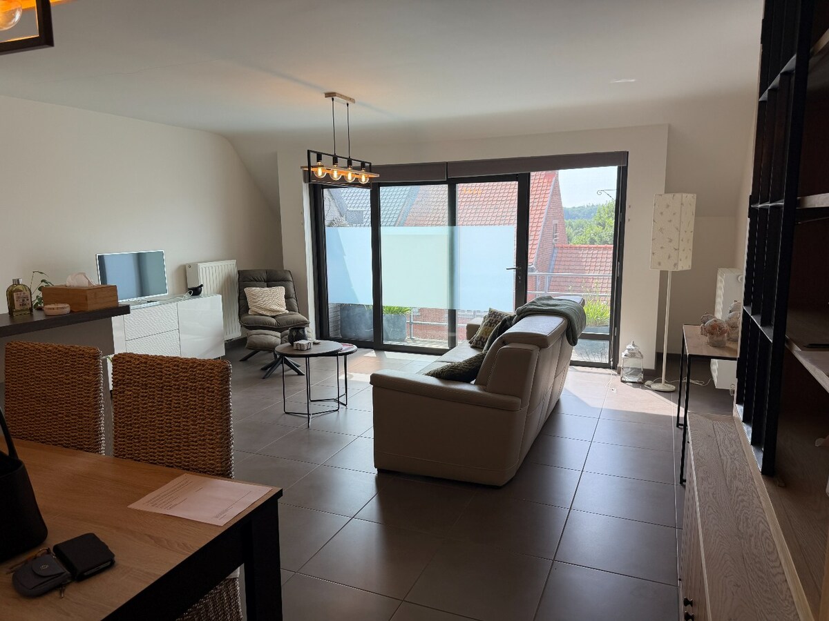 Instapklaar 2 slaapkamerappartement met garage in Houthulst 