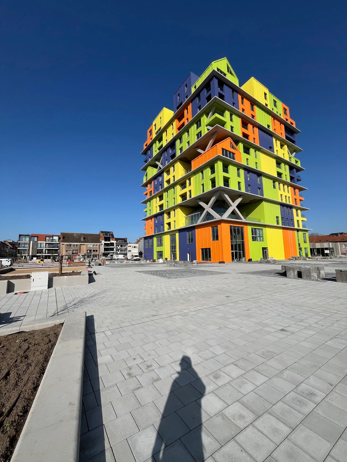 Non meublé : Appartement de 2 pièces idéalement situé à la Résidence Hoos avec vue latérale sur la mer. 