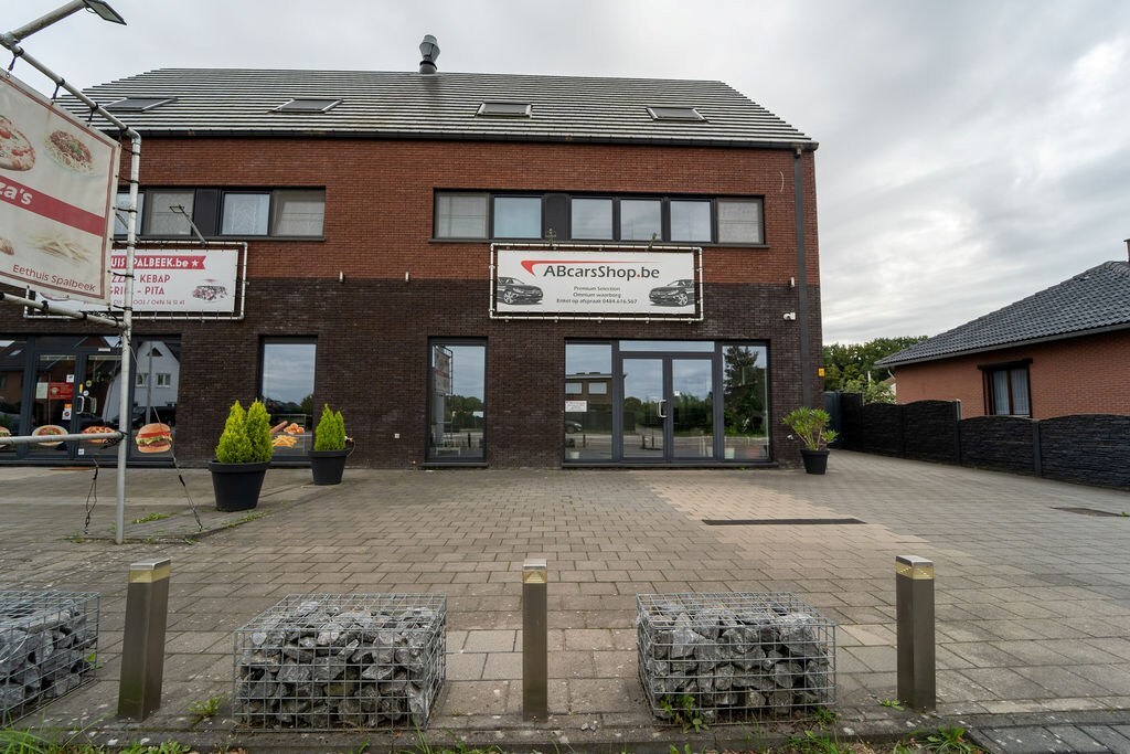 RUIM HANDELSHUIS MET WOONST TE SPALBEEK (HASSELT) 