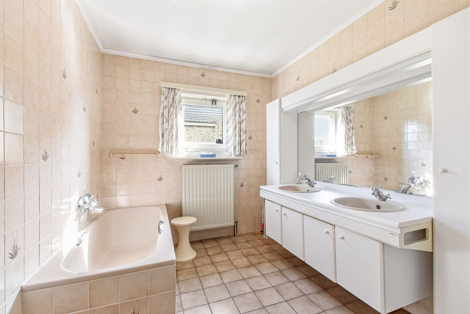 Ruime villa met 4 slaapkamers 