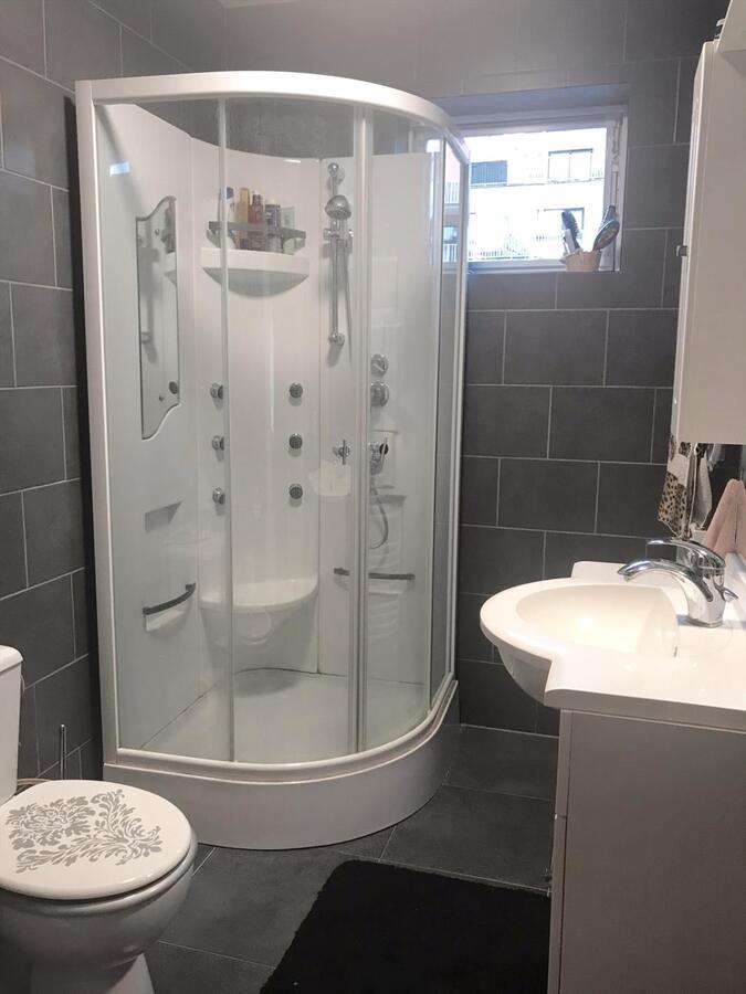 MOOI GERENOVEERDE WONING MET TUIN  AAN STADSRAND 