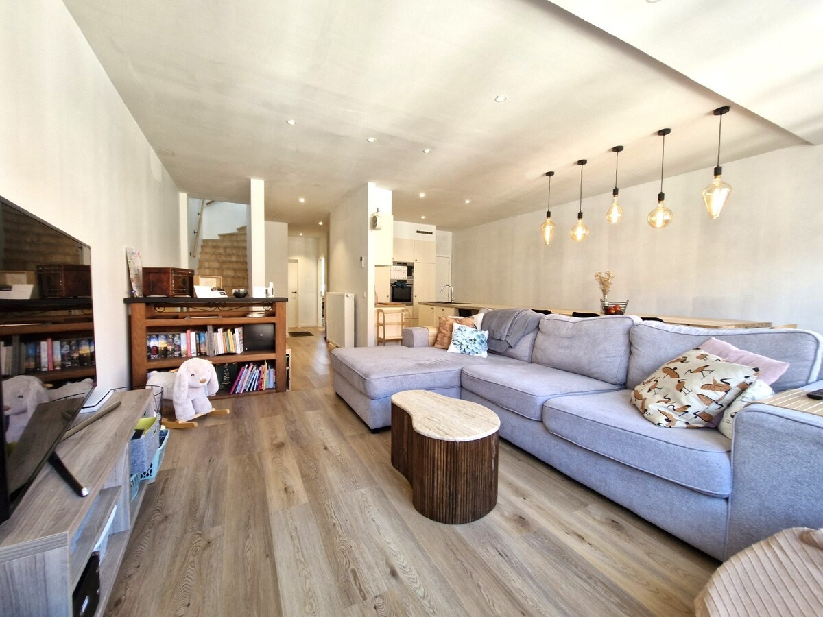 Zeer groot, volledig gerenoveerd duplexappartement te Westkapelle 