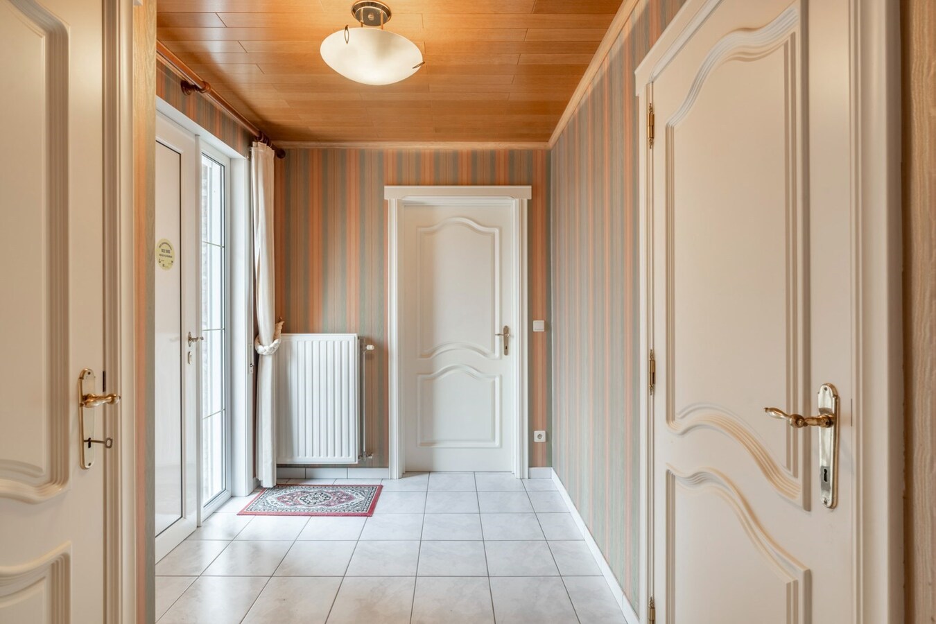 Vrijstaande, gelijkvloerse gezinswoning gelegen op een perceel van 6a18ca op een rustige locatie nabij het centrum van Neeroeteren! 