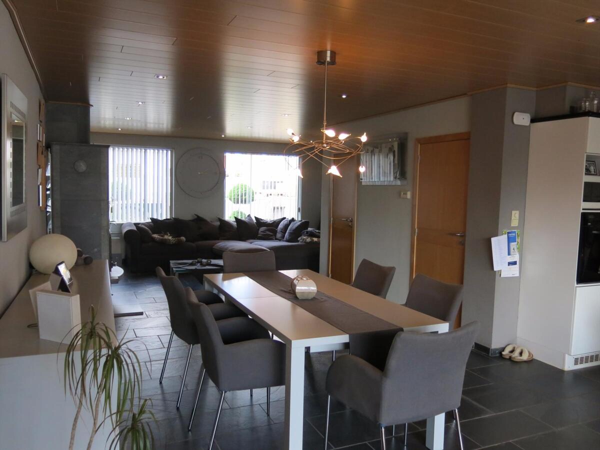 Uitzonderlijk ruime woning met prachtige zongerichte tuin 