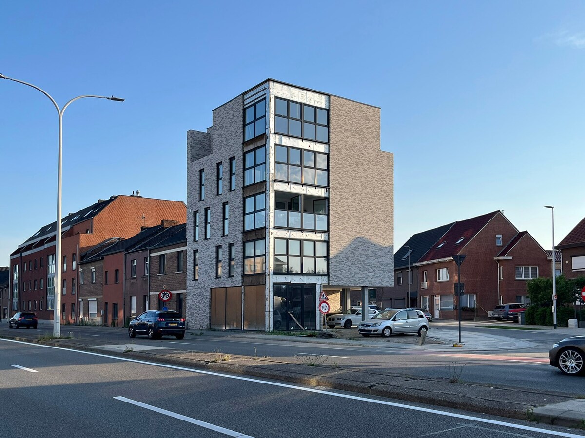 Casco+ appartement. Uniek uitzicht ! 2 slaapk., 3de verdiep. Lift. Verkoop met REGISTRATIE (geen BTW) ! 
